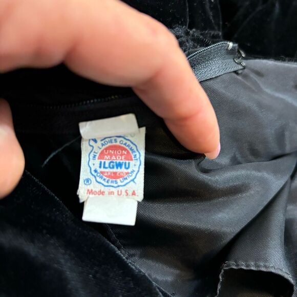 Vintage Union Made Black Velvet Low V Back Bow Detail Floor Length Dress 11/12 - Picture 12 of 16